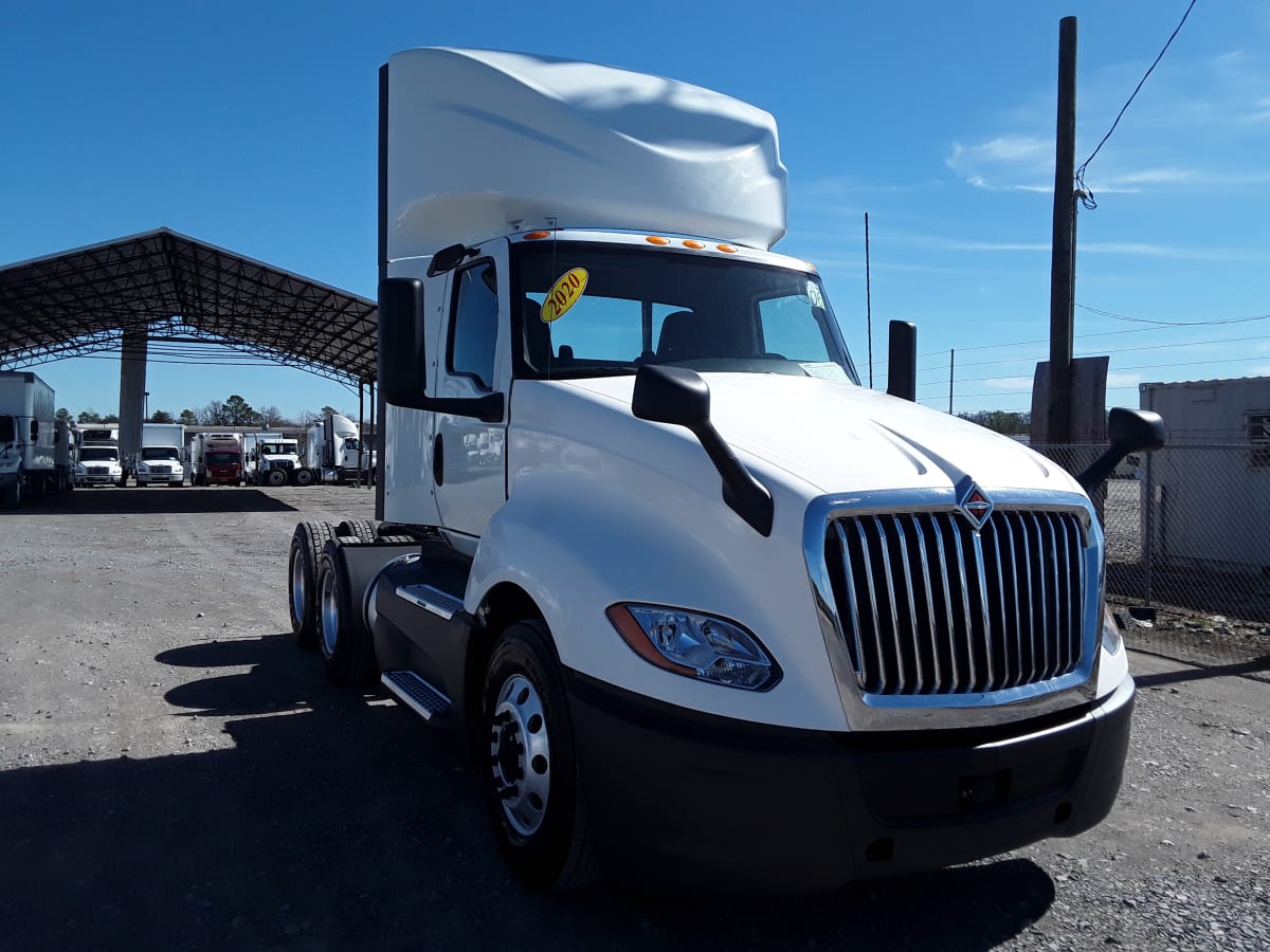 2020 Navistar International LT625 DAYCAB T/A 241890