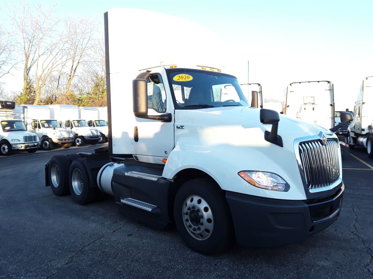 2020 Navistar International LT625 DAYCAB T/A 241891