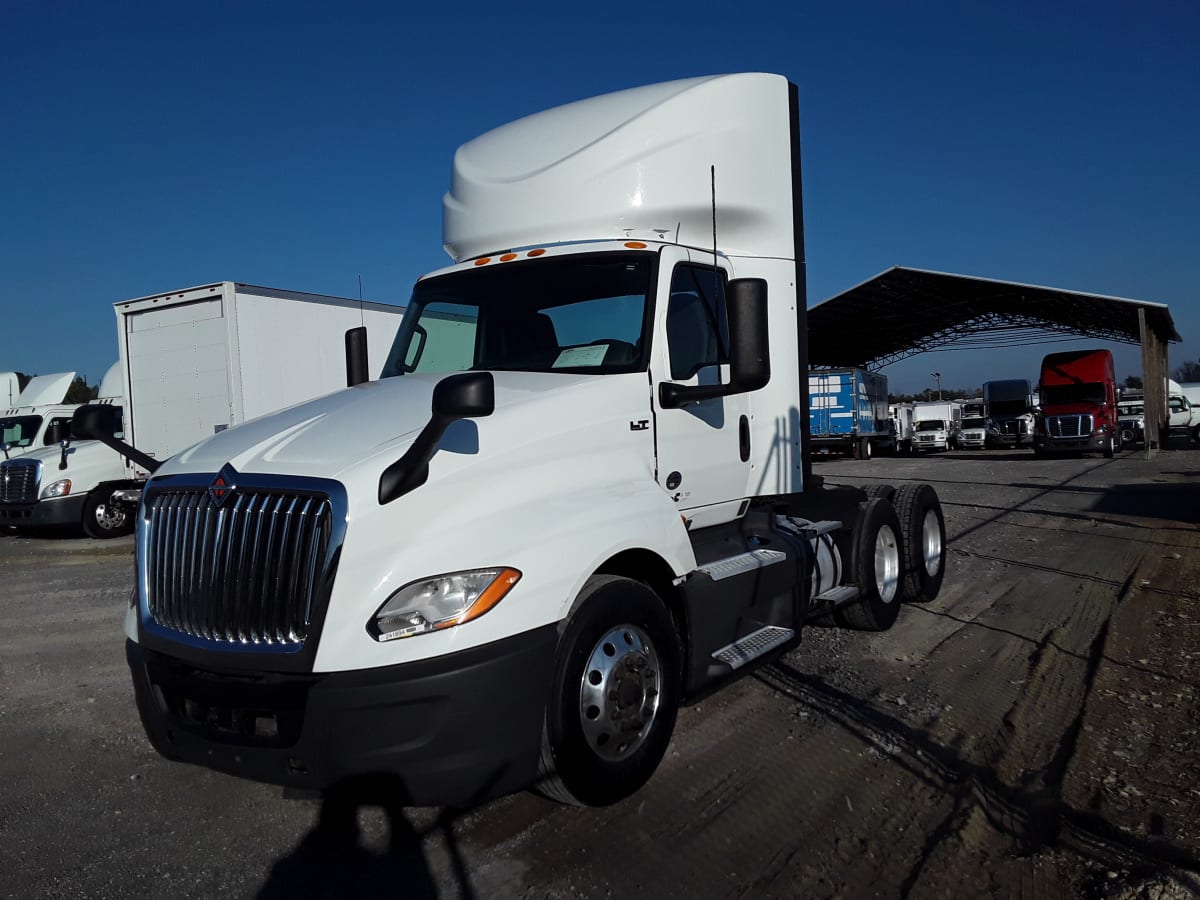 2020 Navistar International LT625 DAYCAB T/A 241894