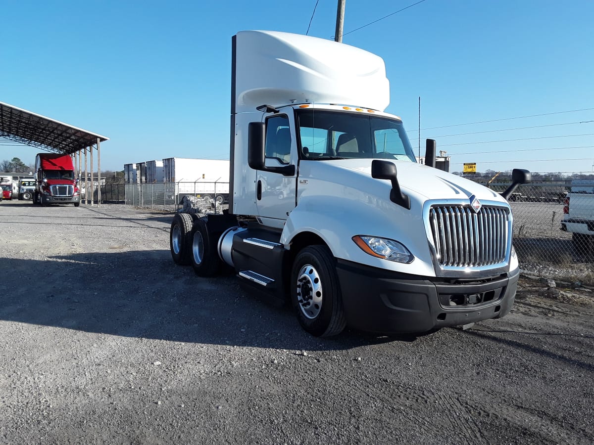 2020 Navistar International LT625 DAYCAB T/A 241894