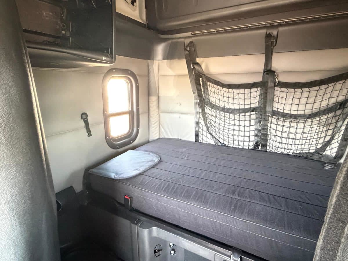 2020 Freightliner/Mercedes NEW CASCADIA 126 241920