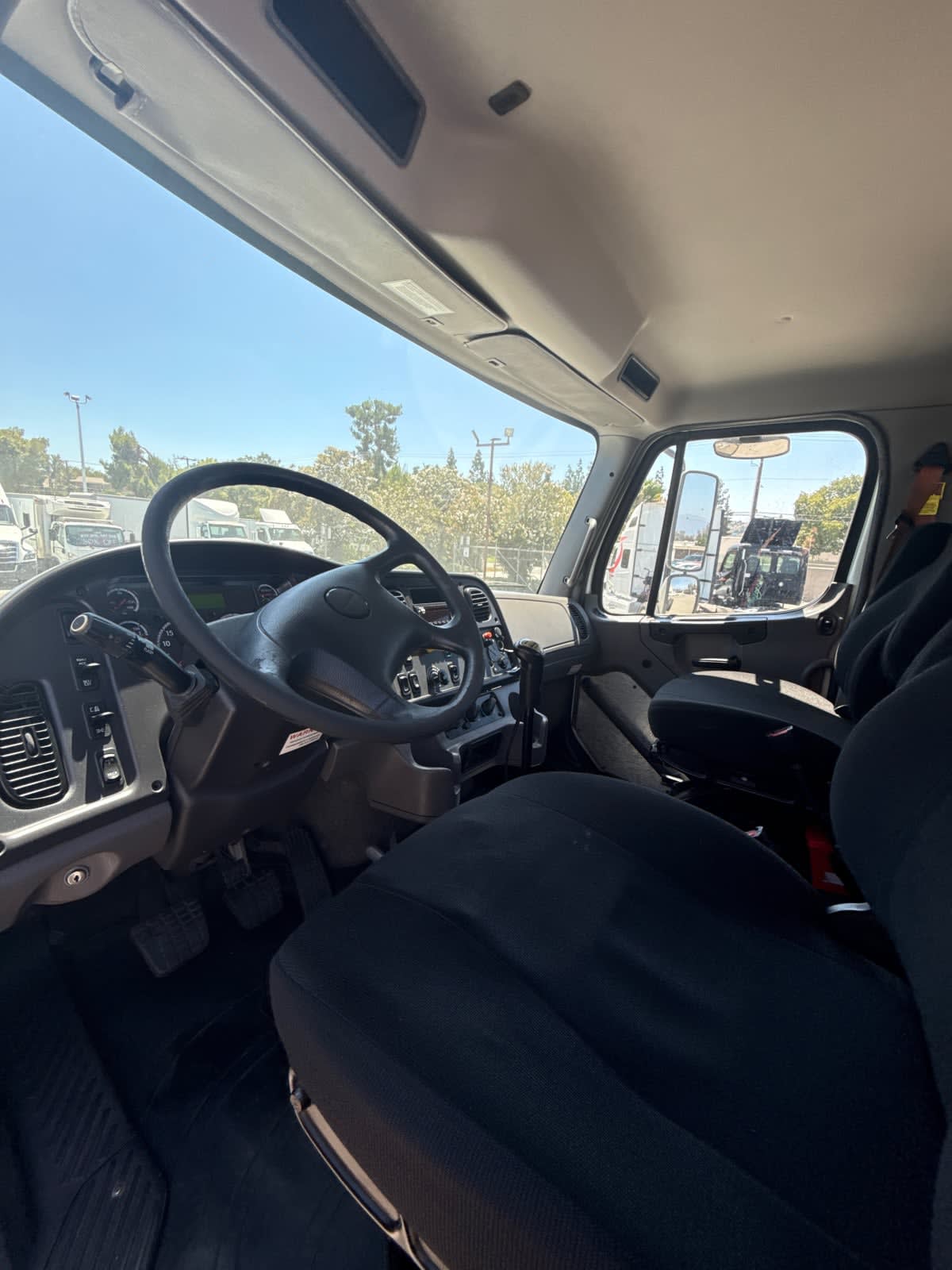 2020 Freightliner M2 106 in Pomona, CA — photo 7