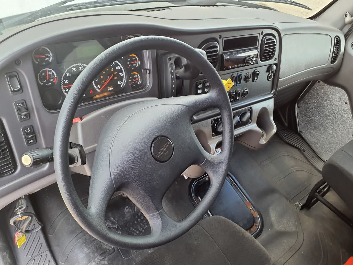 2020 Freightliner/Mercedes M2 106 242044