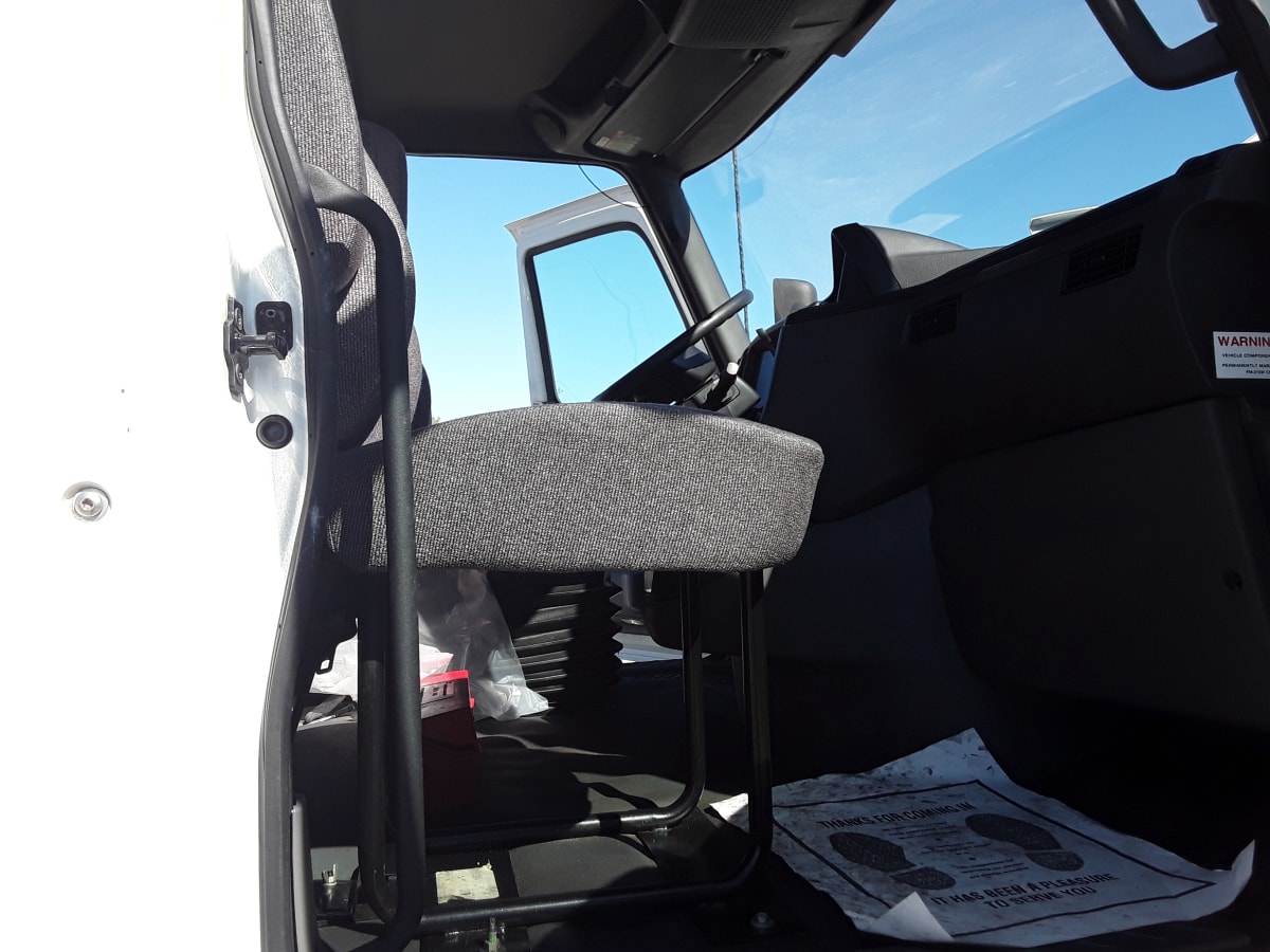 2020 Navistar International LT625 DAYCAB T/A 242099