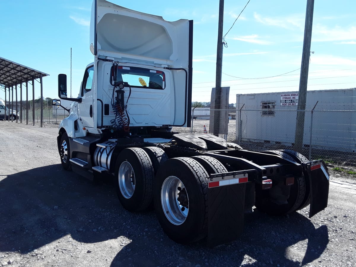 2020 Navistar International LT625 DAYCAB T/A 242099