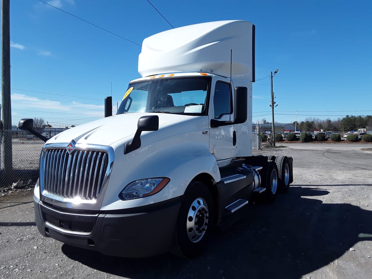 2020 Navistar International LT625 DAYCAB T/A 242099