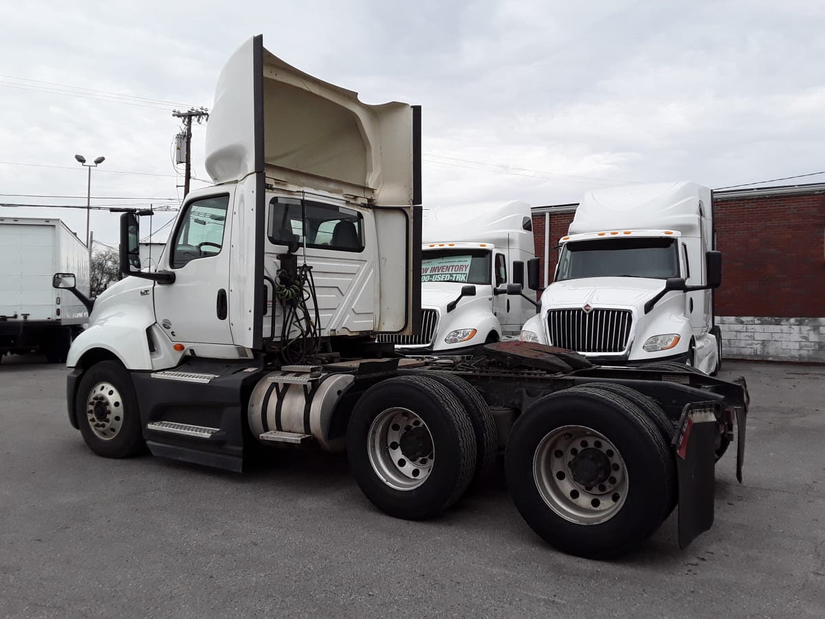 2020 Navistar International LT625 DAYCAB T/A 242100