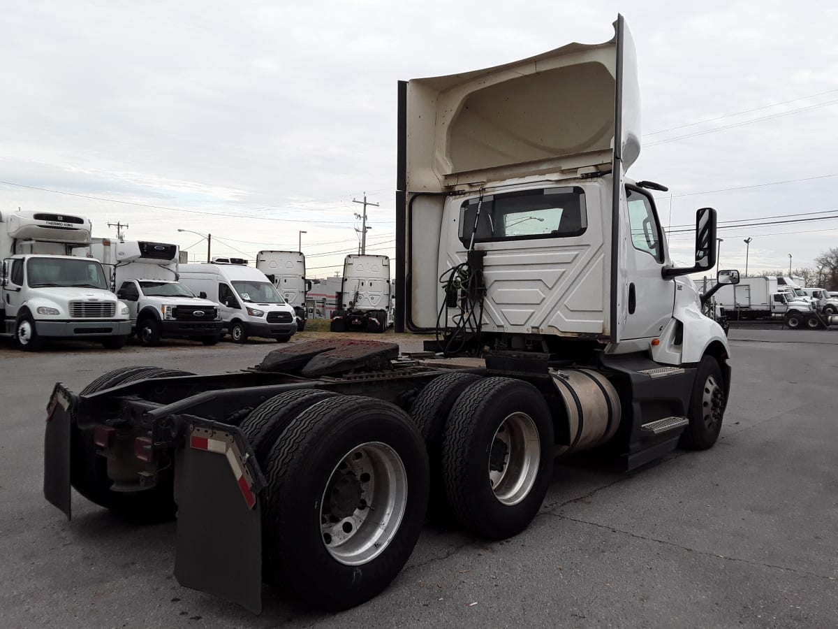 2020 Navistar International LT625 DAYCAB T/A 242100