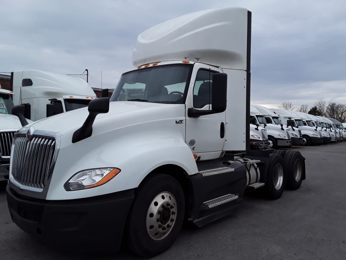 2020 Navistar International LT625 DAYCAB T/A 242100