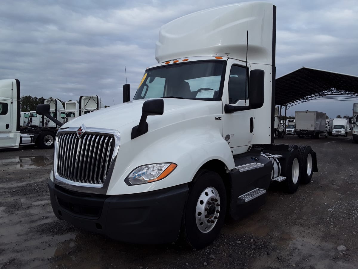 2020 Navistar International LT625 DAYCAB T/A 242101