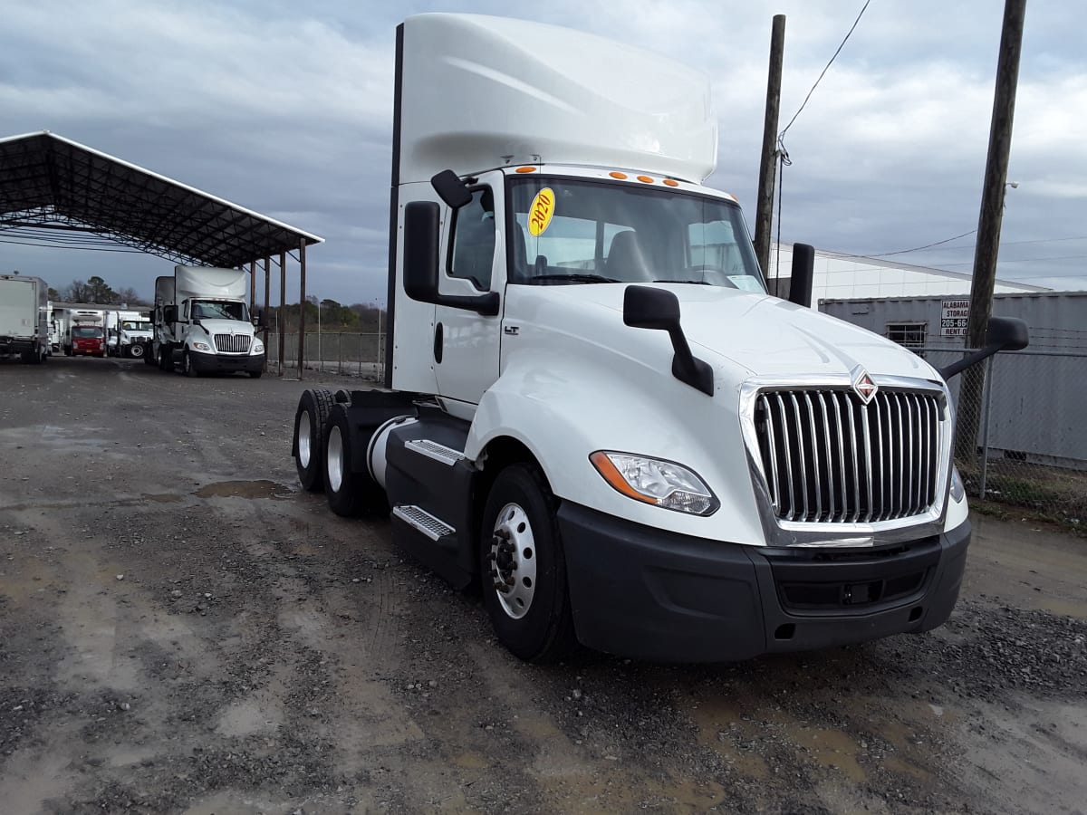 2020 Navistar International LT625 DAYCAB T/A 242101