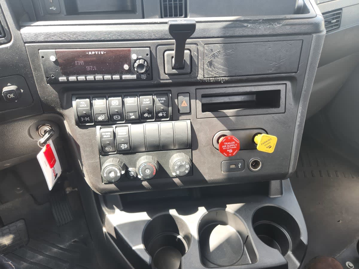 2020 Navistar International LT625 DAYCAB T/A 242107