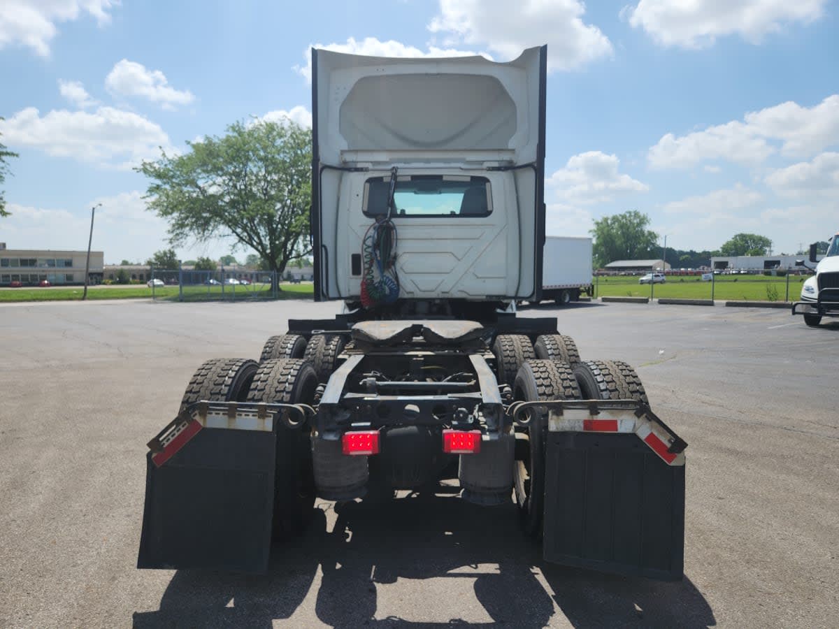 2020 Navistar International LT625 DAYCAB T/A 242107