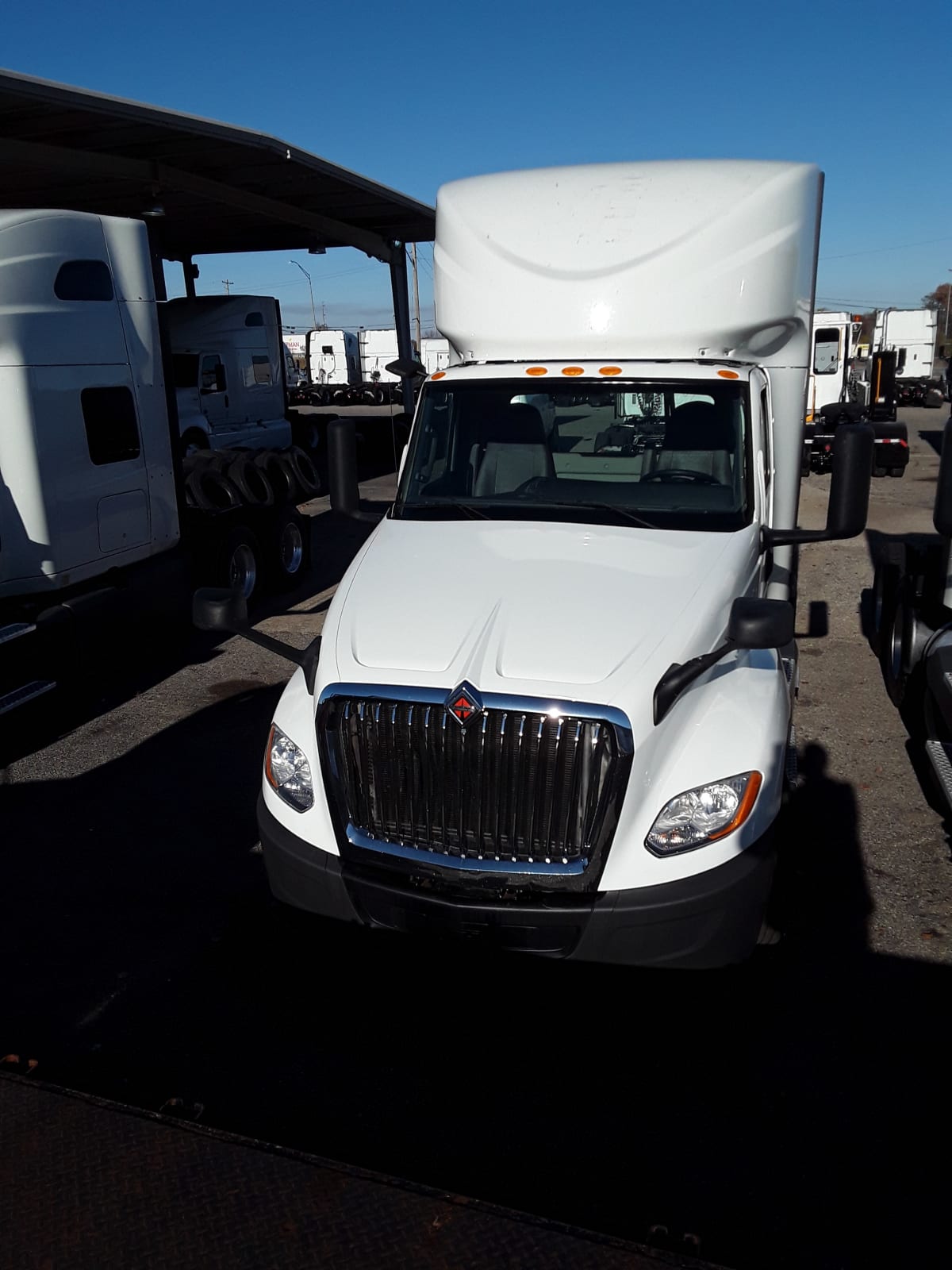 2020 Navistar International LT625 DAYCAB T/A 242108