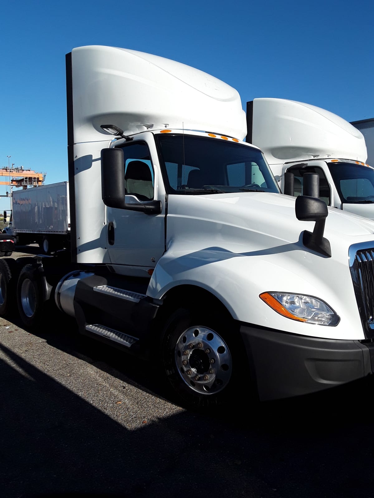 2020 Navistar International LT625 DAYCAB T/A 242108