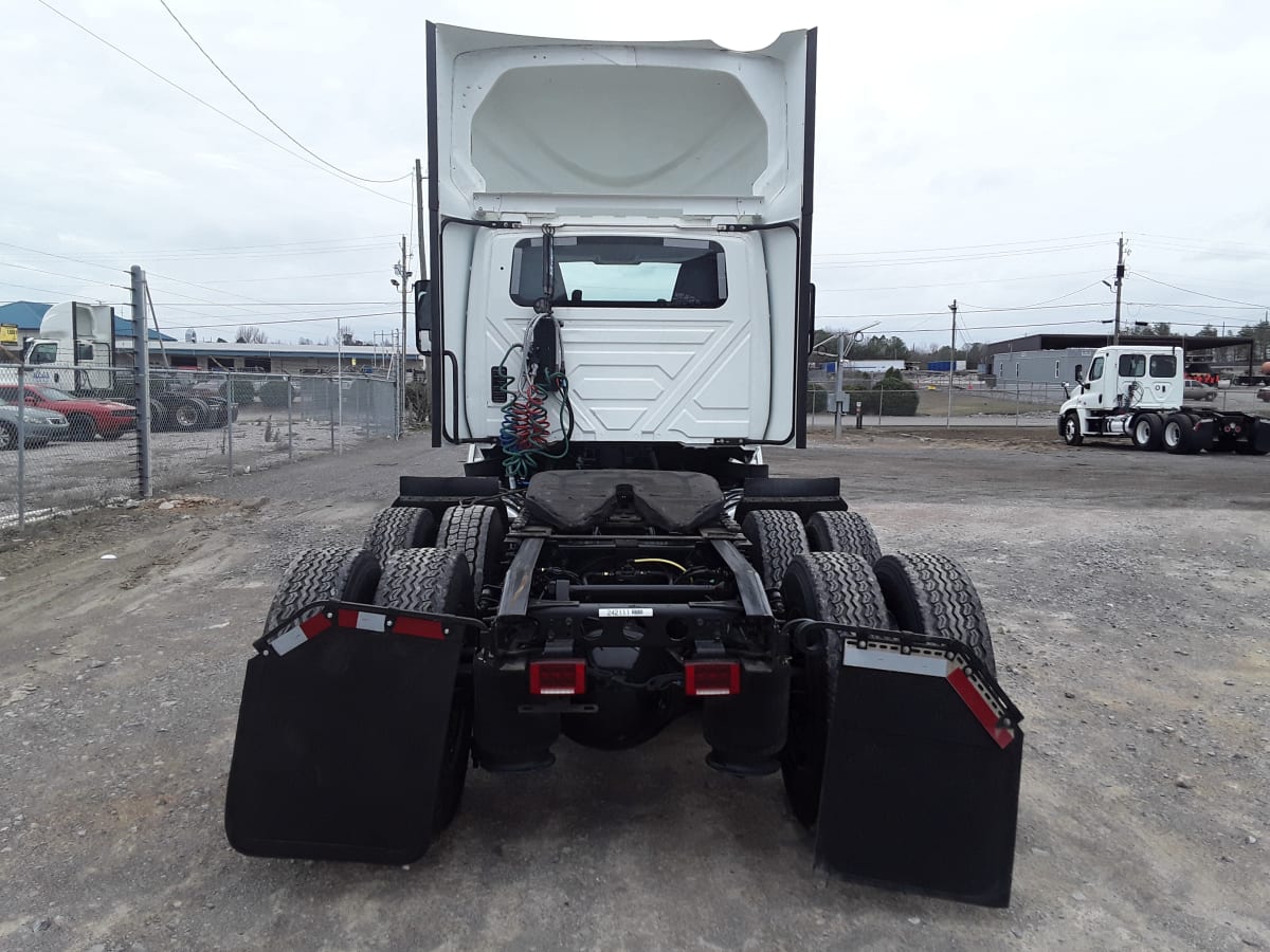 2020 Navistar International LT625 DAYCAB T/A 242111