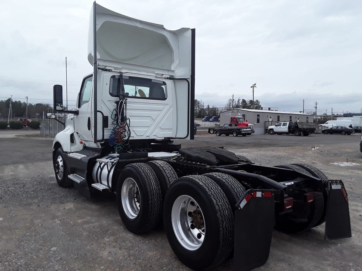 2020 Navistar International LT625 DAYCAB T/A 242111