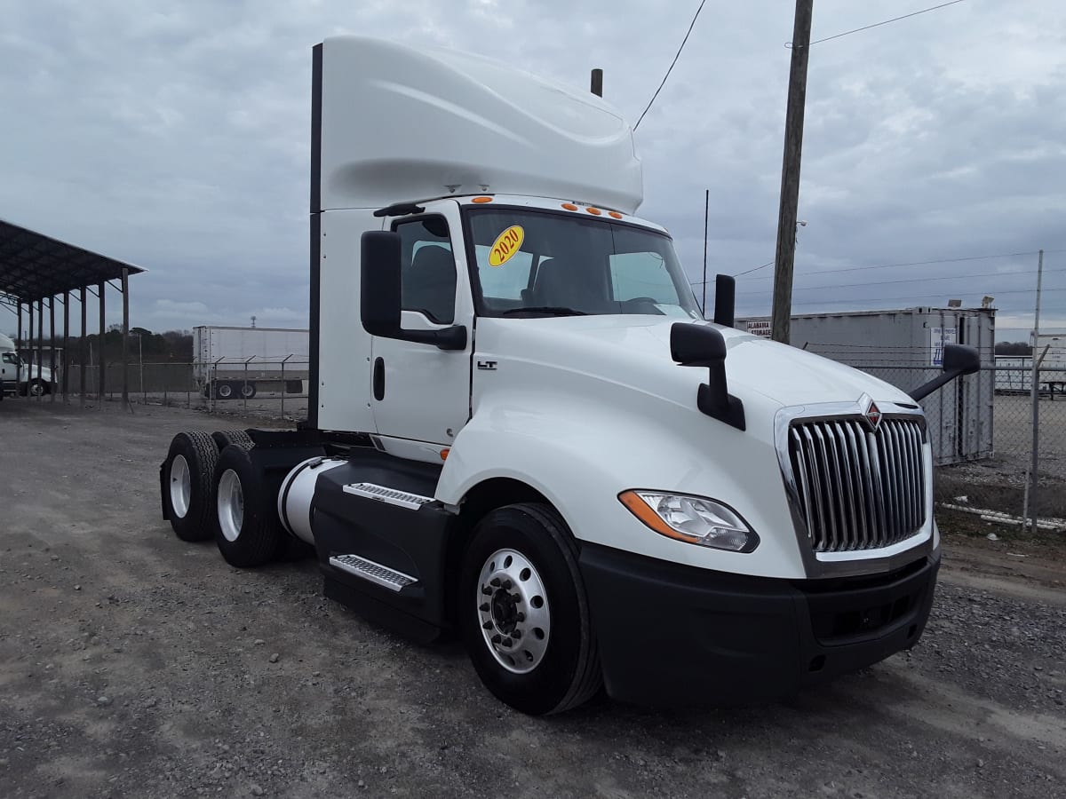 2020 Navistar International LT625 DAYCAB T/A 242111