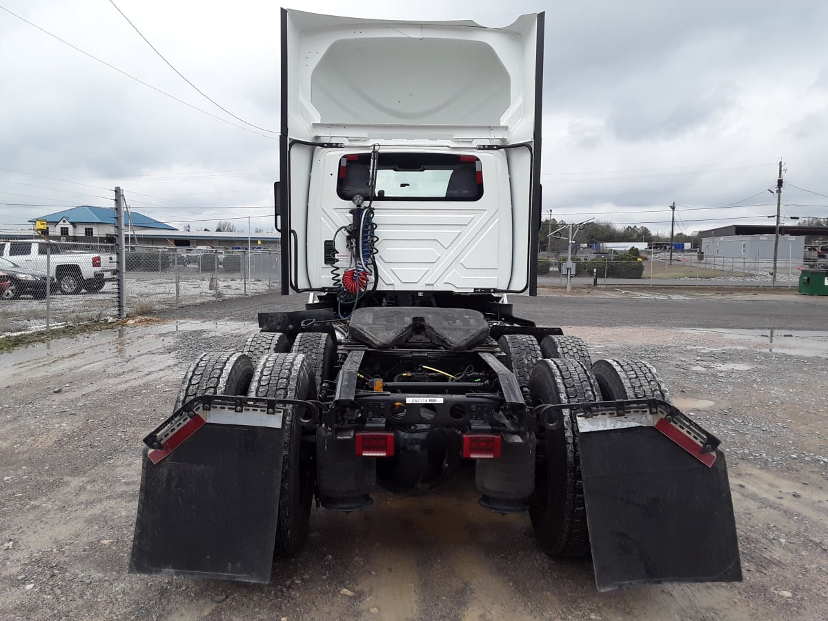 2020 Navistar International LT625 DAYCAB T/A 242114