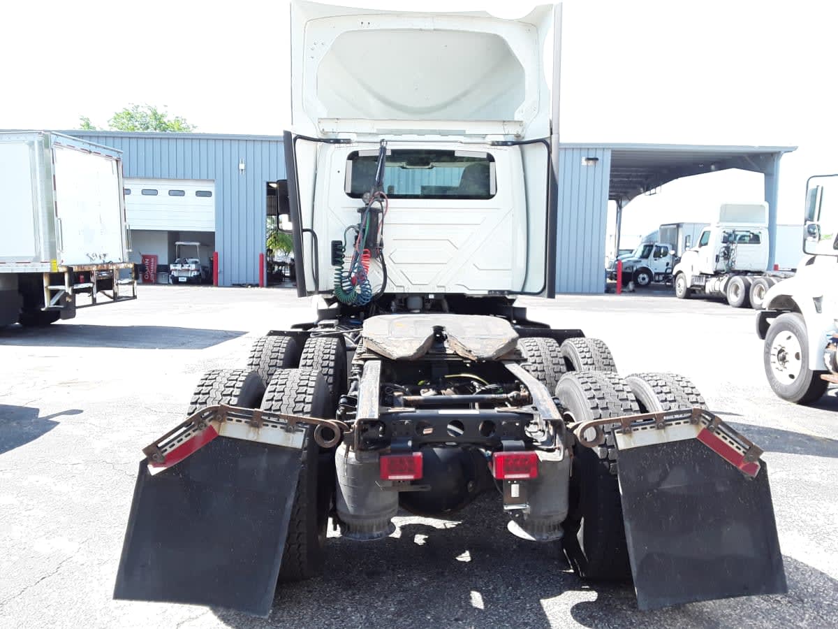 2020 Navistar International LT625 DAYCAB T/A 242116