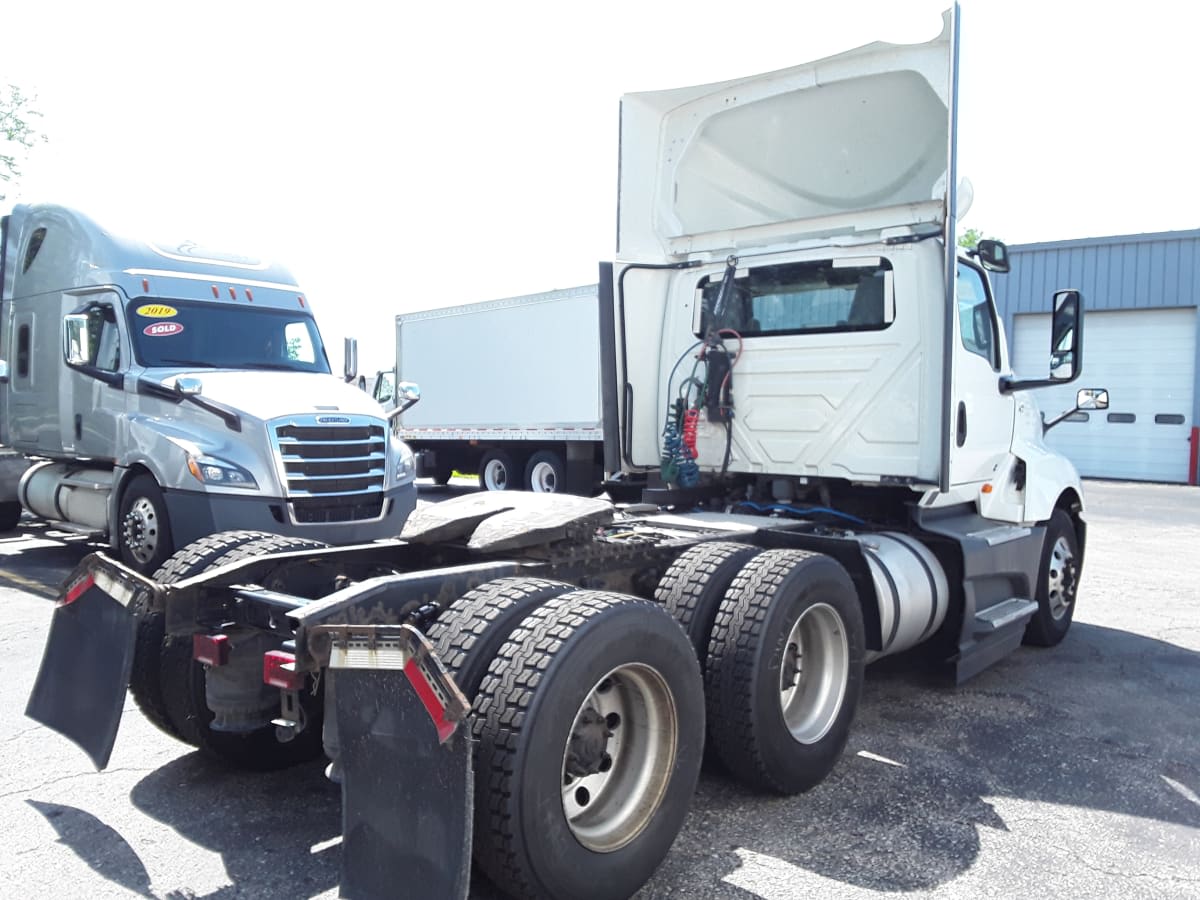 2020 Navistar International LT625 DAYCAB T/A 242116