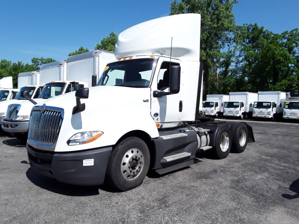 2020 Navistar International LT625 DAYCAB T/A 242116