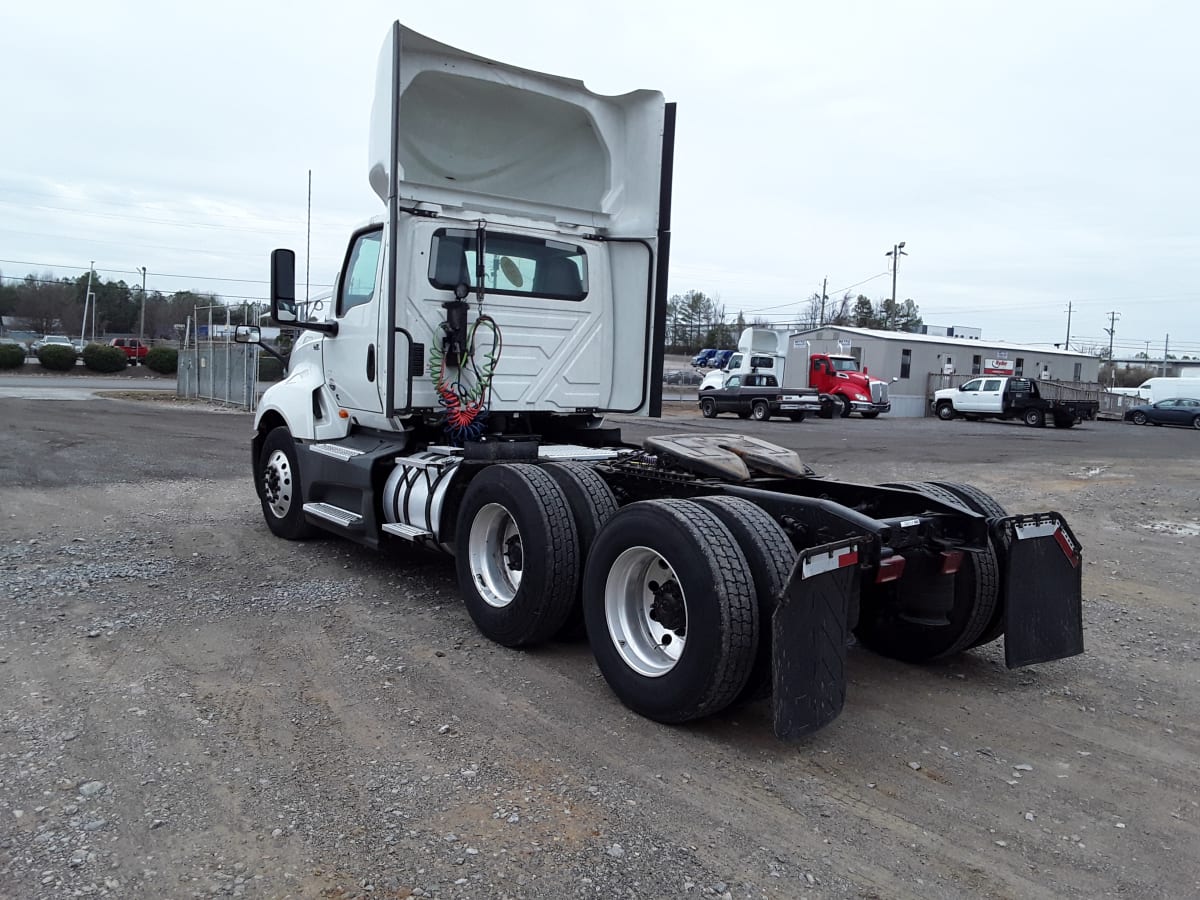 2020 Navistar International LT625 DAYCAB T/A 242117