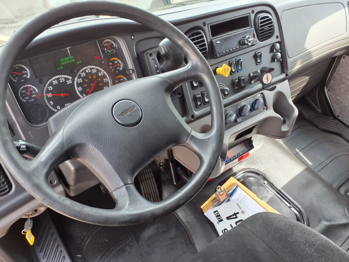 2020 Freightliner/Mercedes M2 106 242121