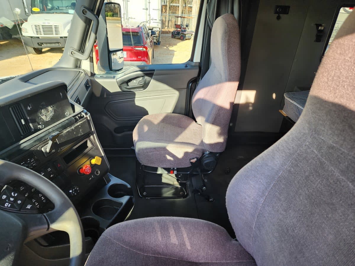 2020 International - image 7