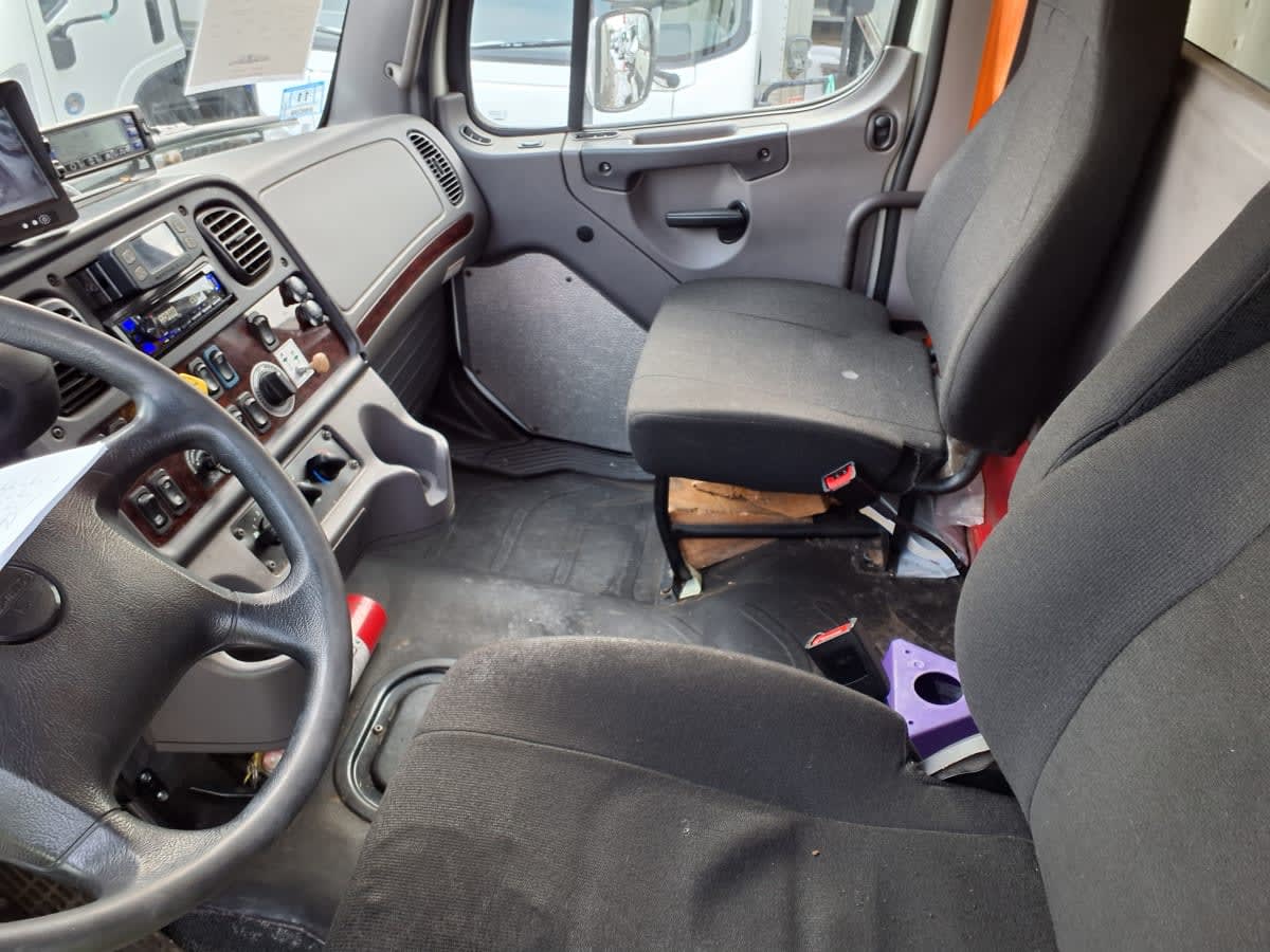 2020 Freightliner/Mercedes M2 106 242547