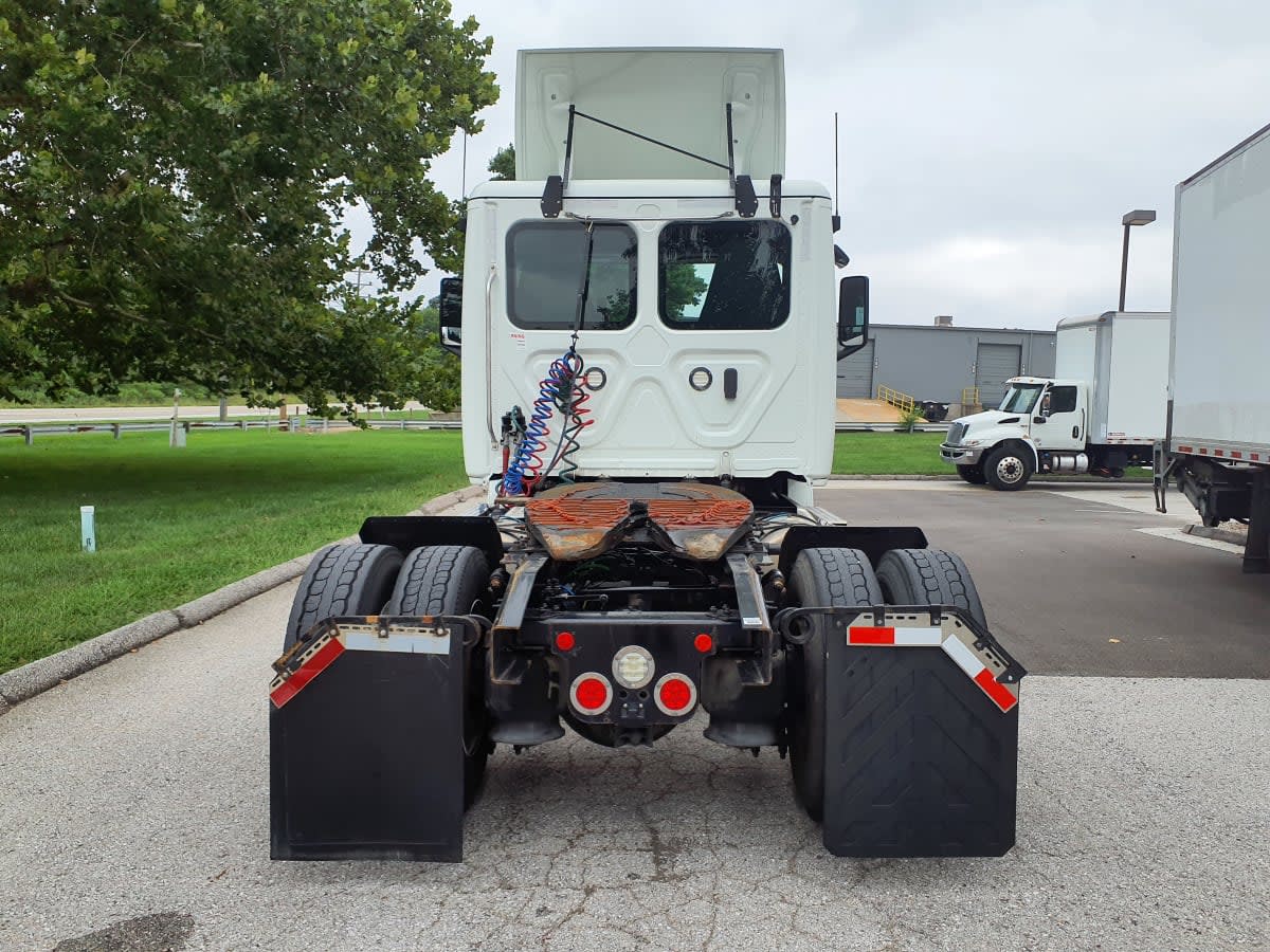 2020 Freightliner NEW CASCADIA 126 242555
