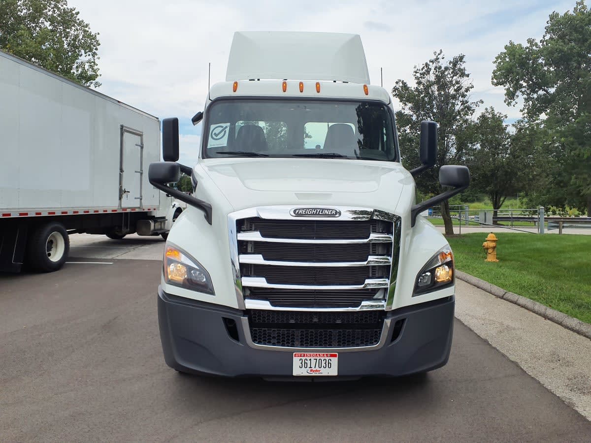 2020 Freightliner NEW CASCADIA 126 242556