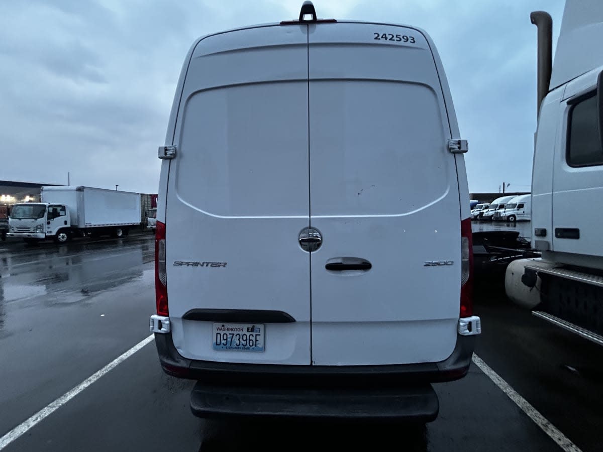 2019 Mercedes-Benz F3CA144 242593