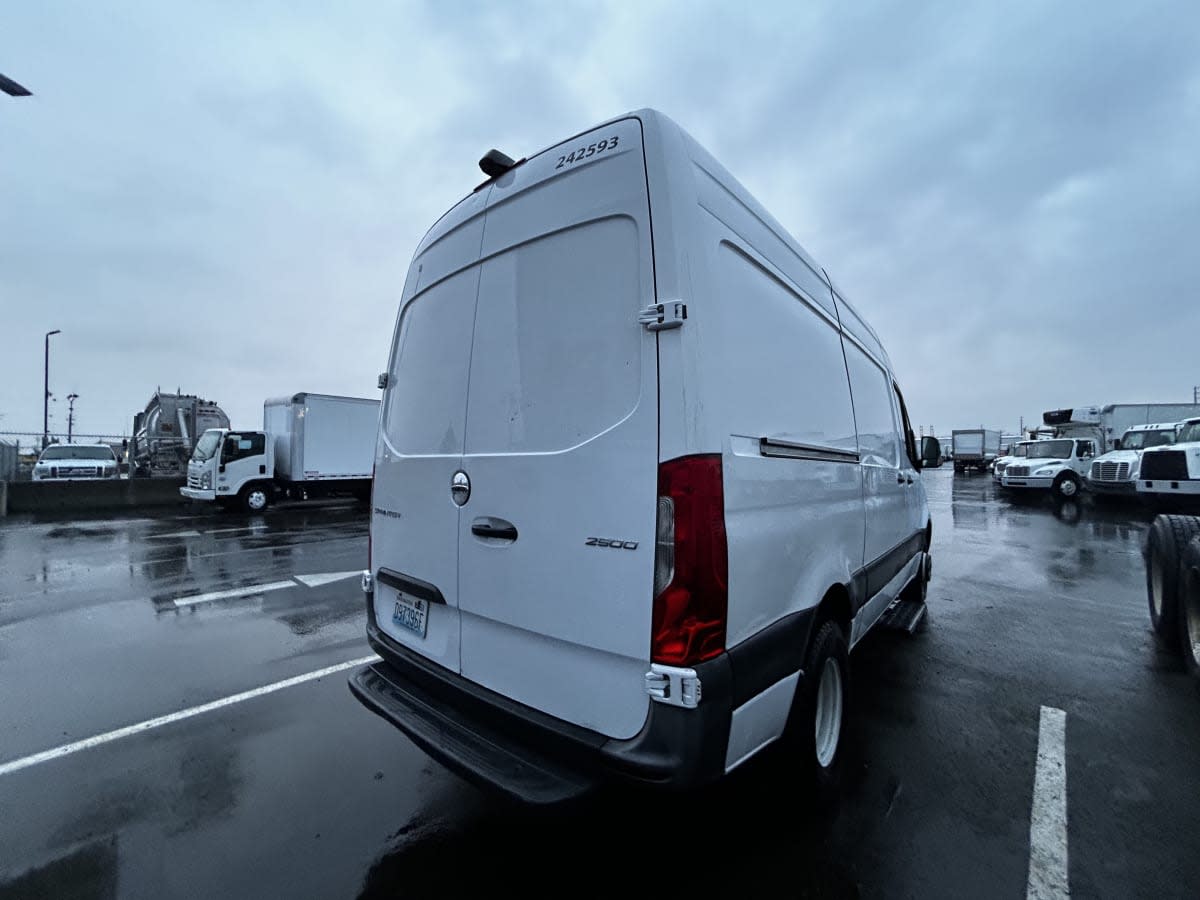 2019 Mercedes-Benz F3CA144 242593