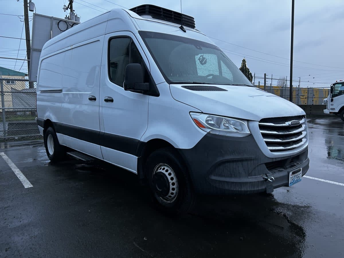 2019 Mercedes-Benz F3CA144 242593
