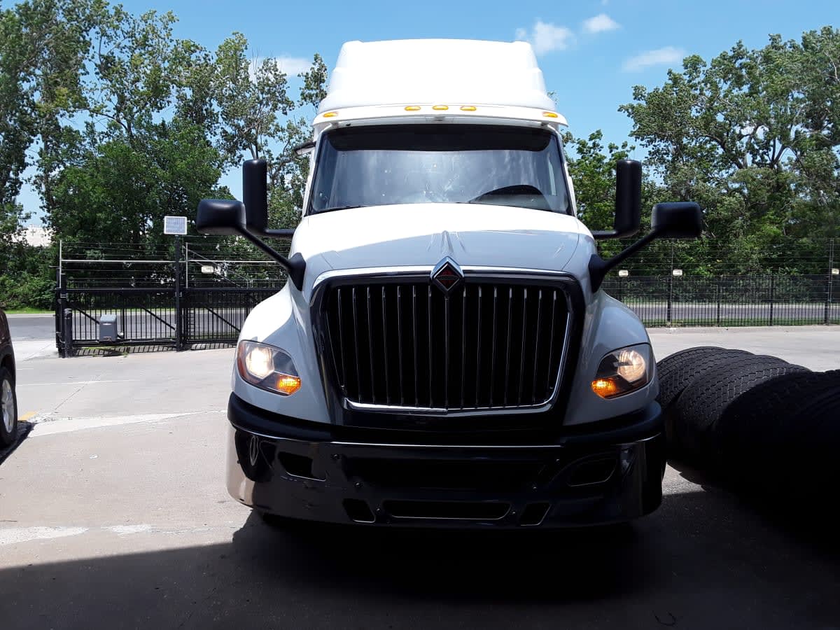 2020 International LT in Kansas City, MO — photo 2
