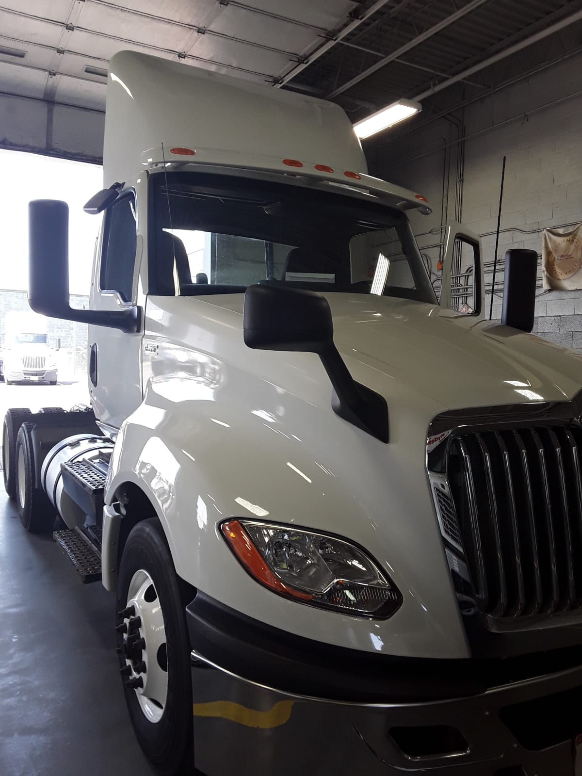 2020 Navistar International LT625 DAYCAB T/A 242928