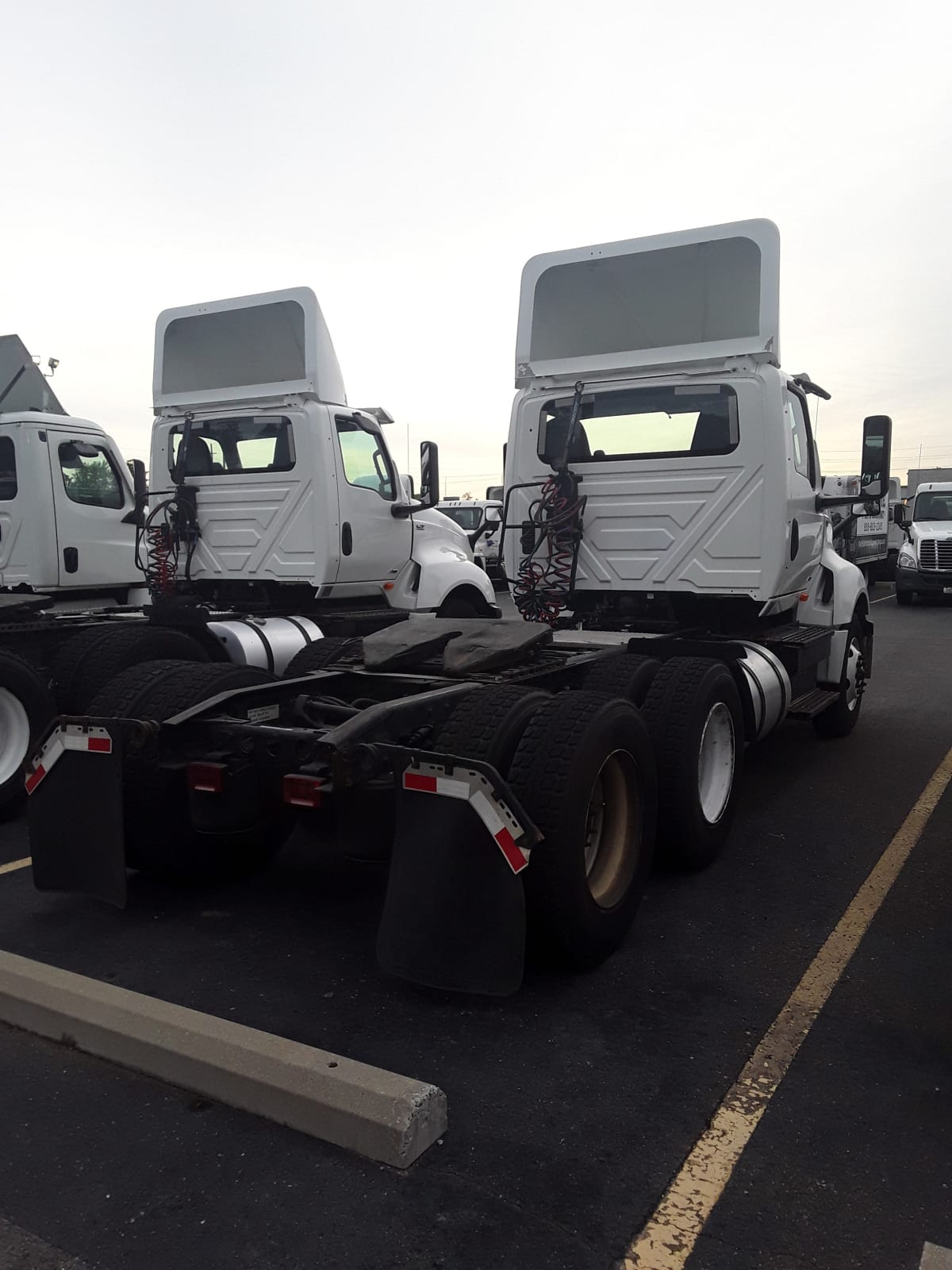 2020 Navistar International LT625 DAYCAB T/A 242929