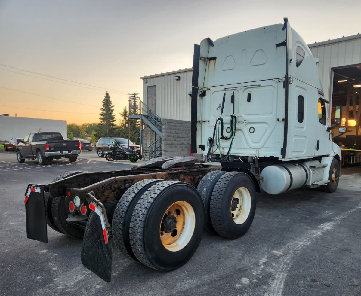 2020 Freightliner NEW CASCADIA 126 243060