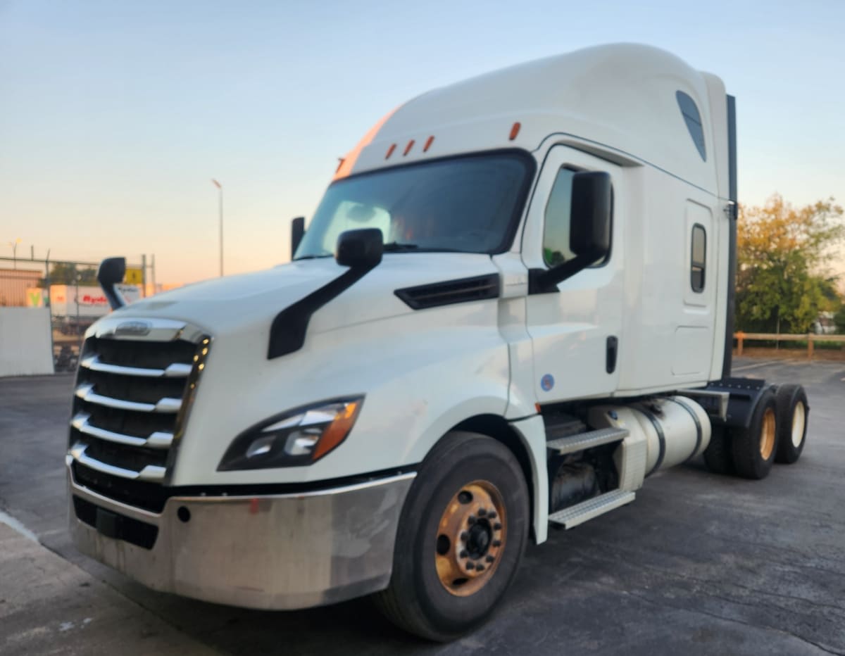 2020 Freightliner NEW CASCADIA 126 243060