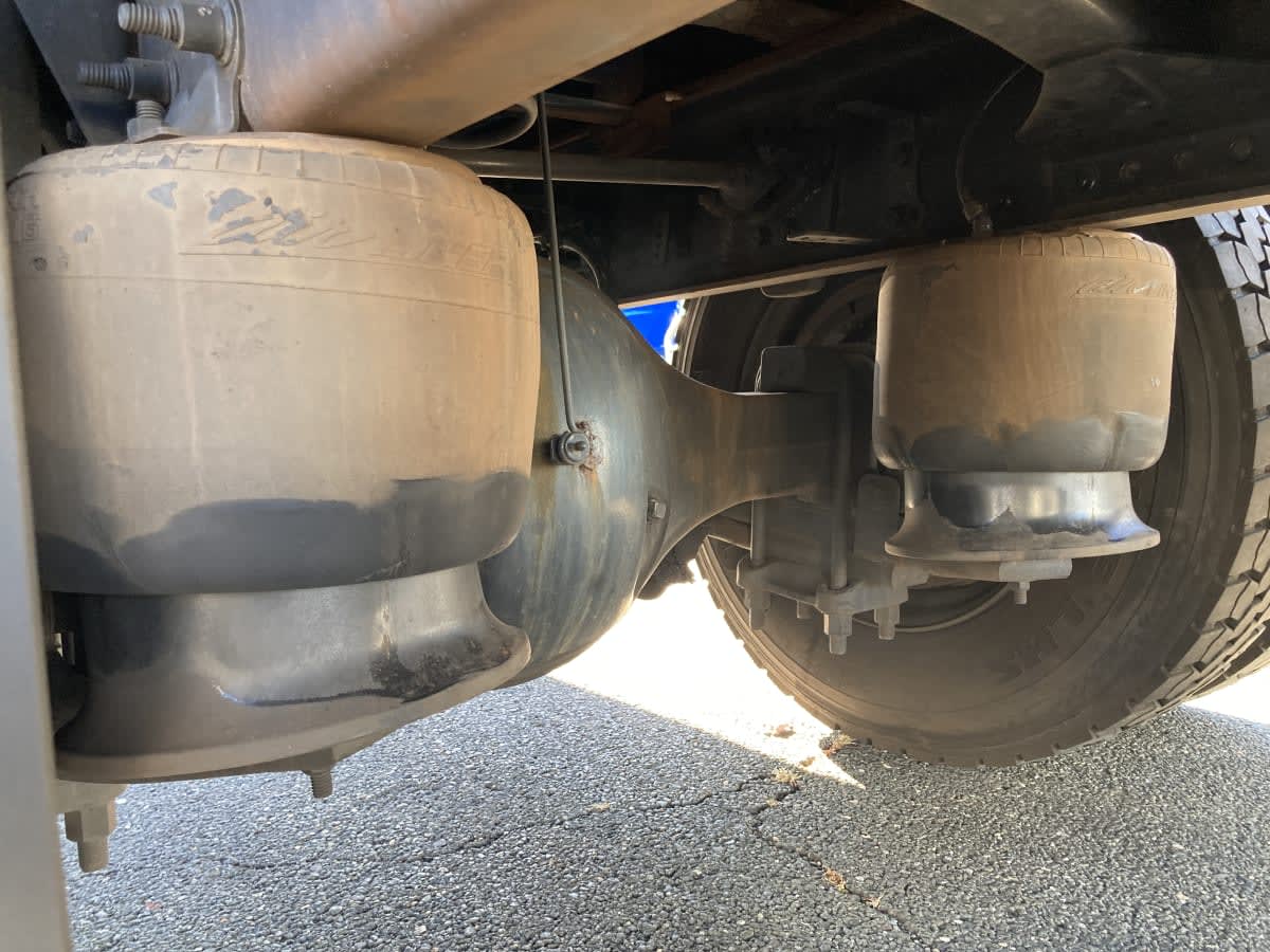 2020 Freightliner/Mercedes M2 106 243105