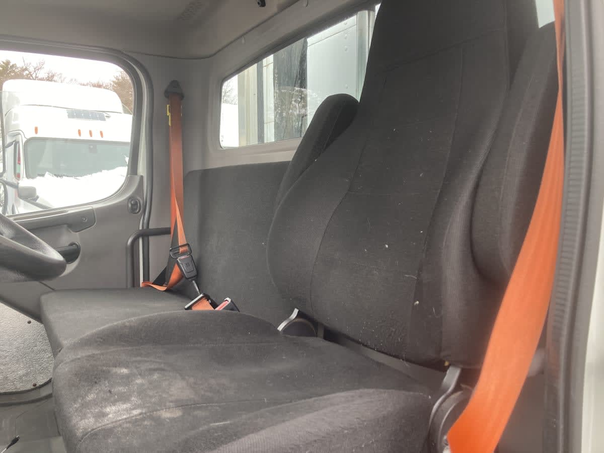 2020 Freightliner/Mercedes M2 106 243106