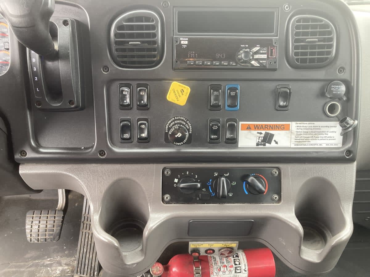 2020 Freightliner/Mercedes M2 106 243106