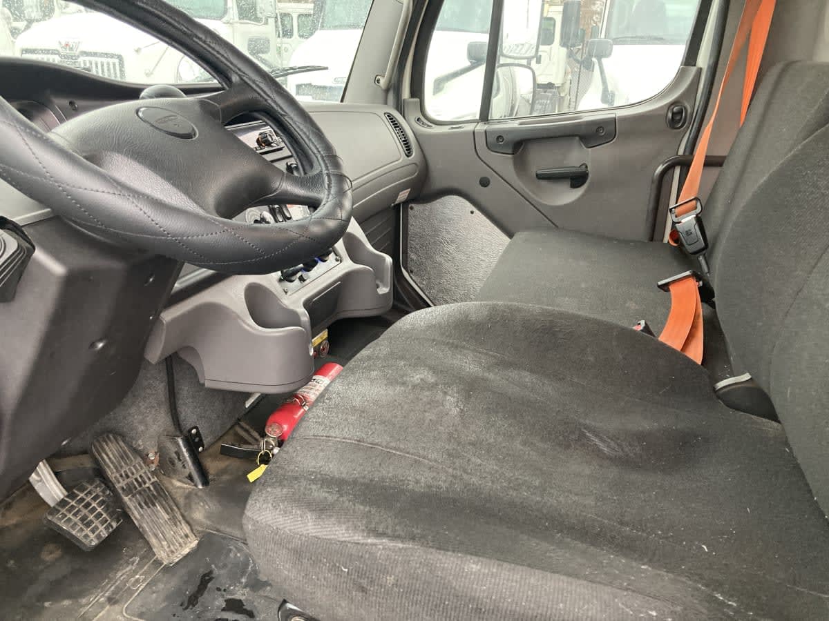 2020 Freightliner/Mercedes M2 106 243108