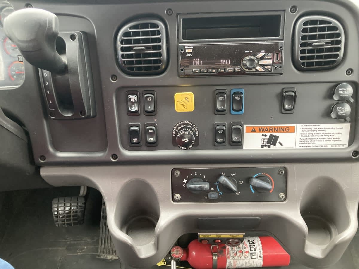 2020 Freightliner/Mercedes M2 106 243108