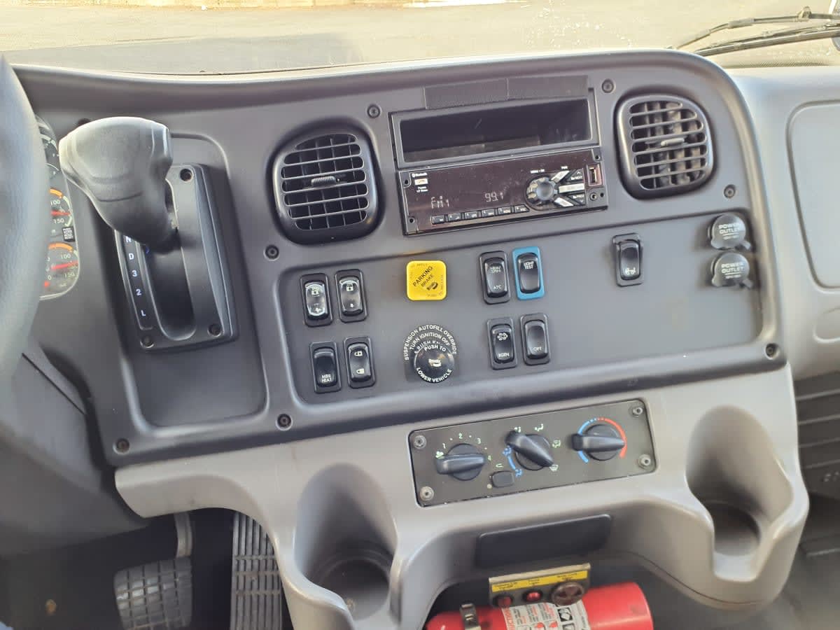 2020 Freightliner/Mercedes M2 106 243110