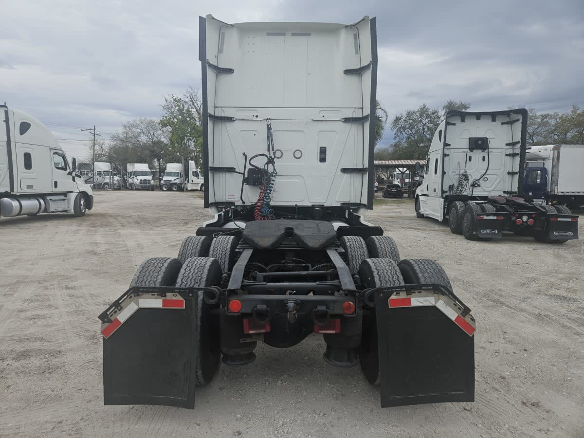 2020 International - image 5