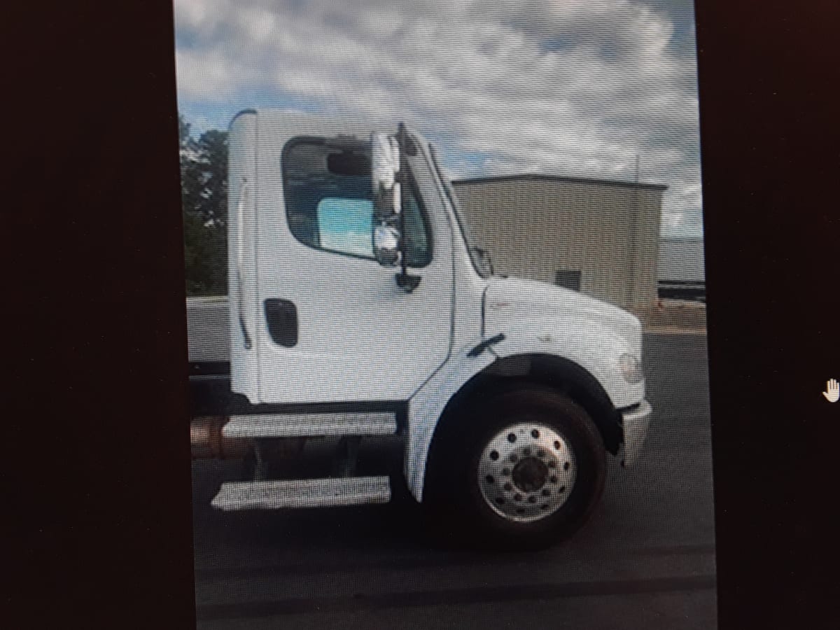 2020 Freightliner/Mercedes M2 106 243211