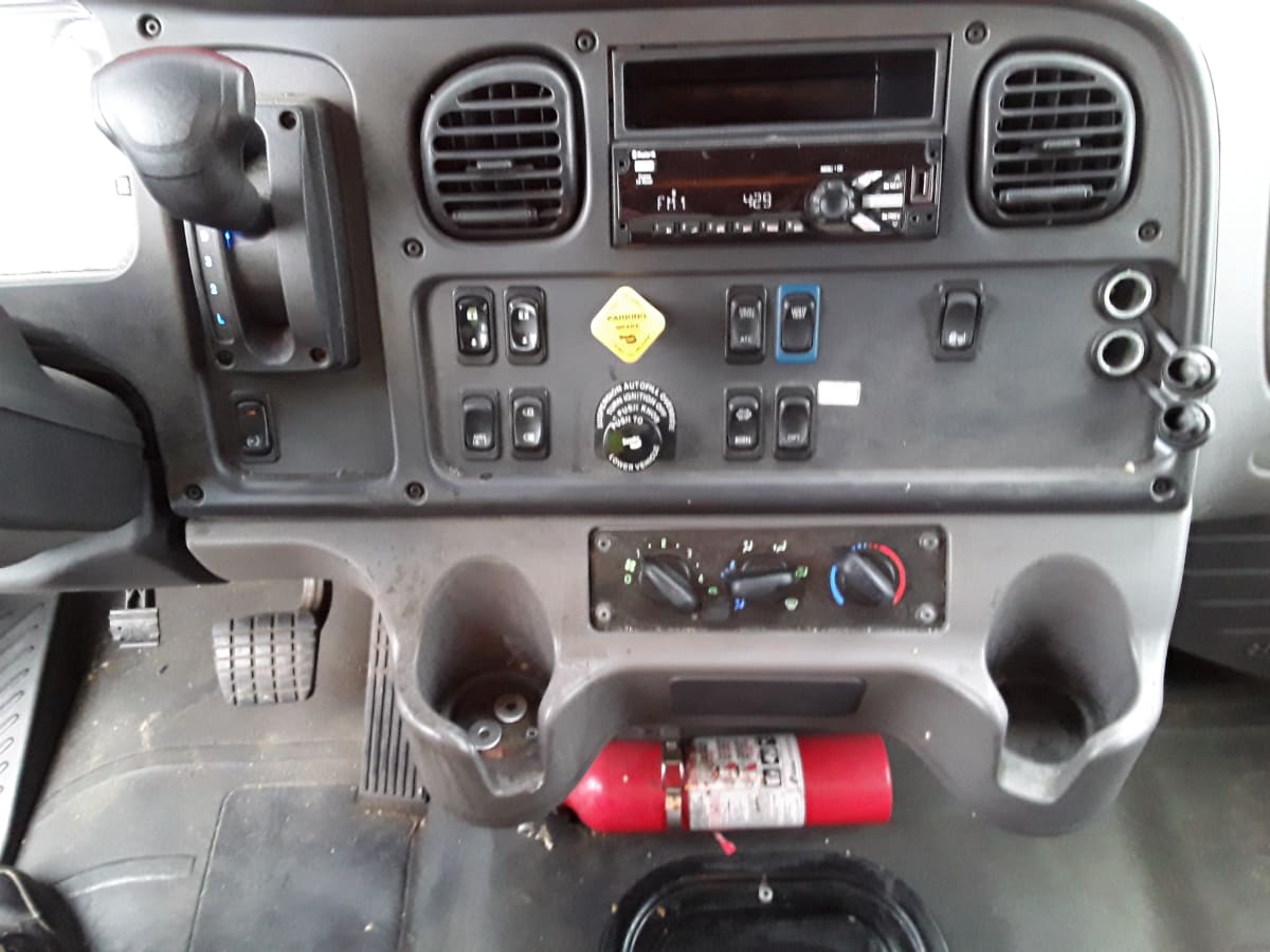 2020 Freightliner/Mercedes M2 106 243215