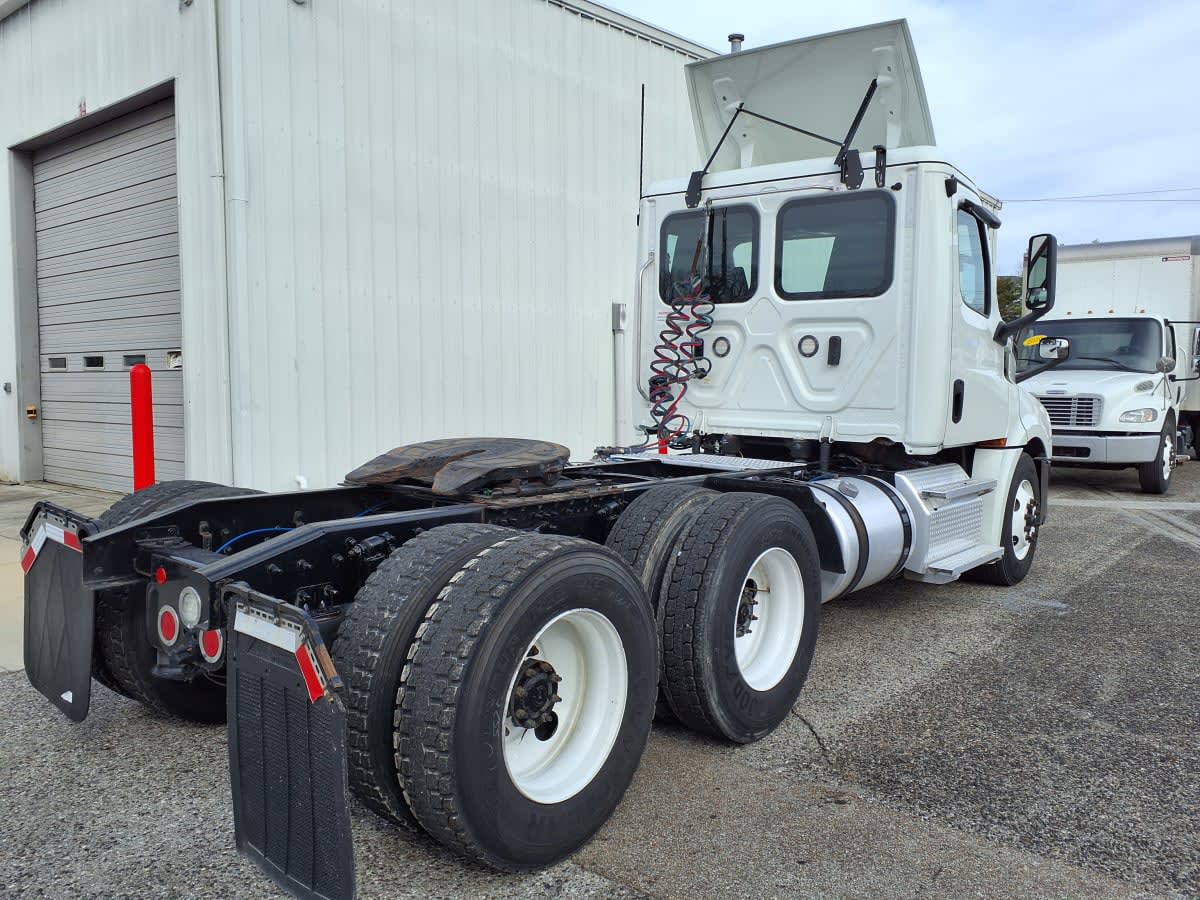 2020 Freightliner/Mercedes NEW CASCADIA PX12664 243281
